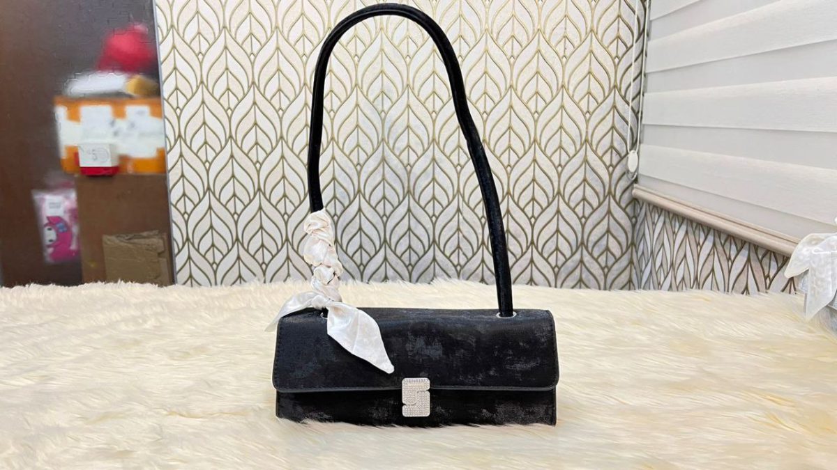 A Fashionable Underarm Bag , Silk Scarf Decoration , Hardware Lock Closure, Flap Opening, Lightweight Solid Colour Shoulder Bag, Baguette Bag. RM74 (P-1372) - Image 3